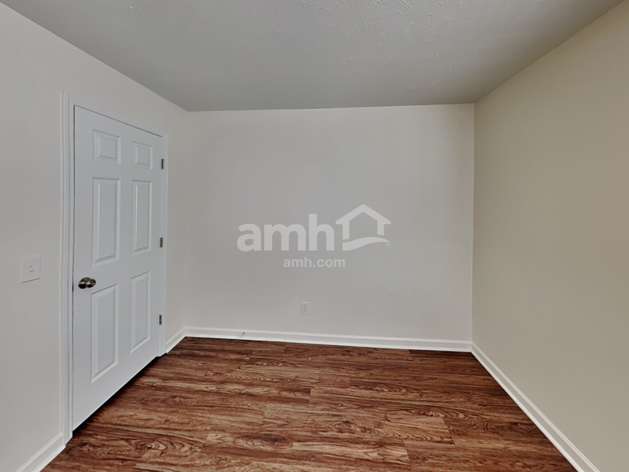 Building Photo - 2114 Debbie Ln