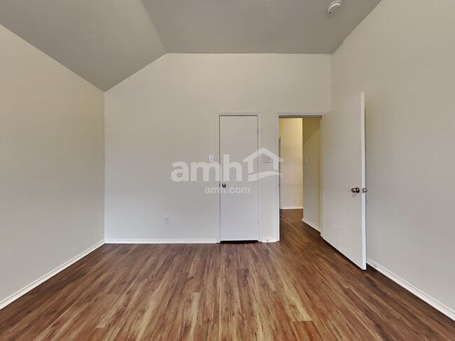 Building Photo - 6005 Stirrup Iron Dr