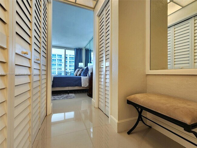 Building Photo - 3505 S Ocean Dr