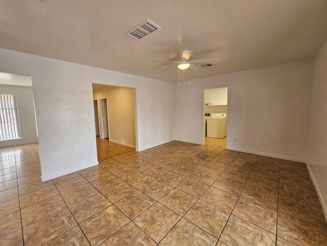 Building Photo - Scottsdale - 5 bedroom, 3 bath - Remodeled...