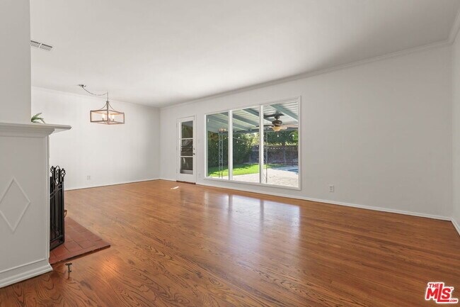 Building Photo - 5733 Radford Ave