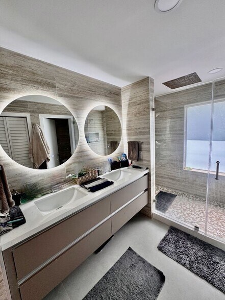 Building Photo - 1081 Wilshire Cir E