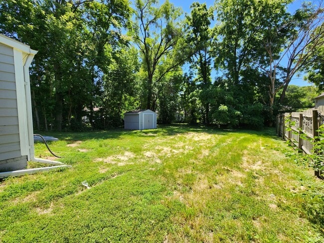 Building Photo - 2 Bed and 2 Bath Home