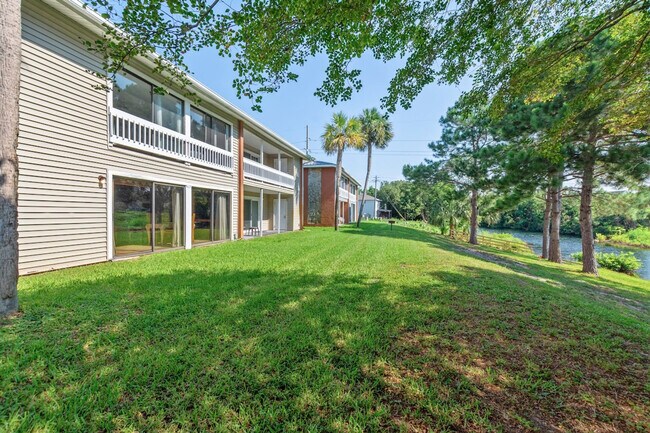 Building Photo - 4000 Gulf Terrace Dr