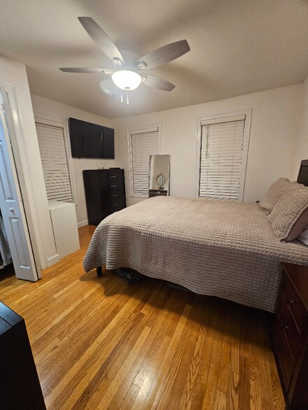 Building Photo - 275 Emerald St