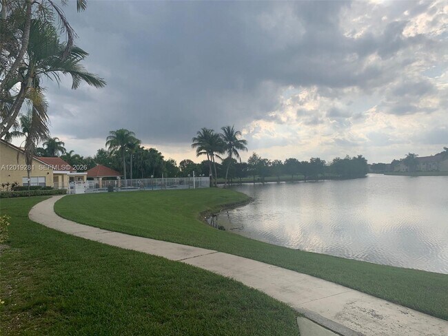Building Photo - 701 Vista Isles Dr