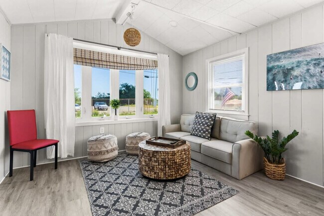 Building Photo - 71 Church St