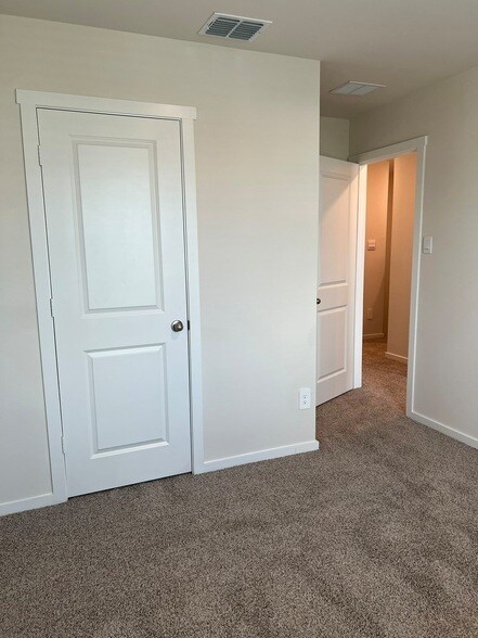 Building Photo - 4484 Bonney Ave