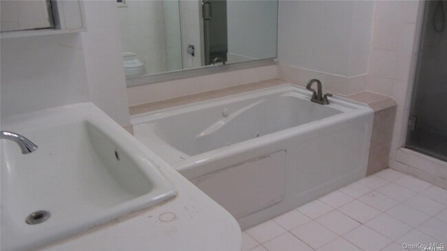 Building Photo - 100 Hicks Ln