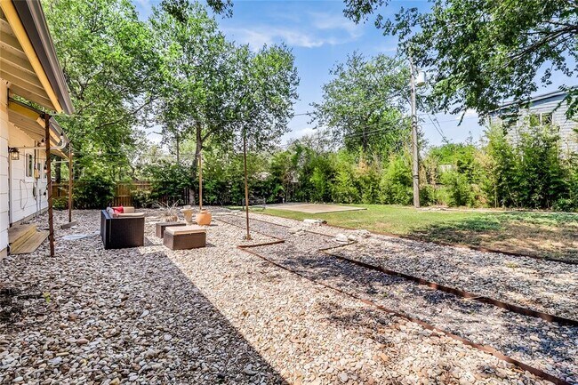 Building Photo - 5300 Basswood Ln