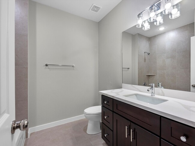 Building Photo - 5201 Kenilwood Dr