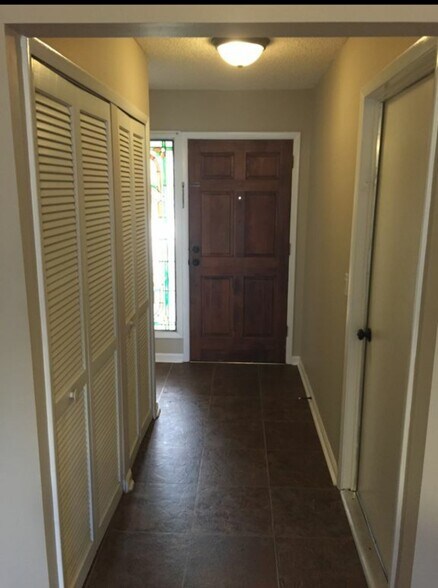 Foyer - 7423 Colony Cove Ln