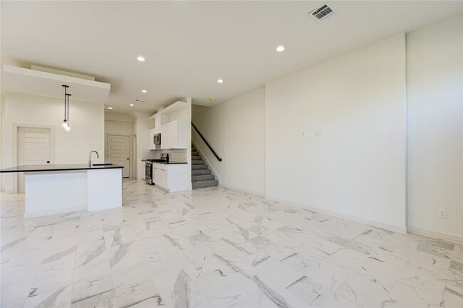 Building Photo - 2922 El Fenice Ln