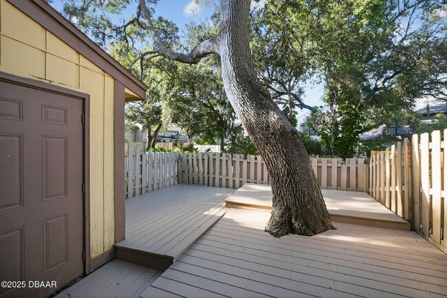 Building Photo - 12 Glen Arbor Park