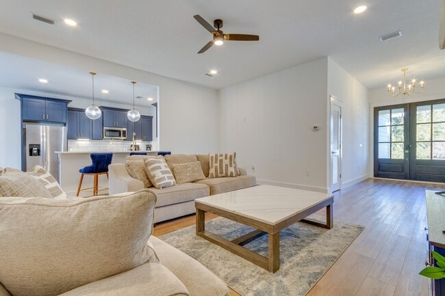 Building Photo - Gulf Breeze - 3 Bedroom, 2 Bathroom