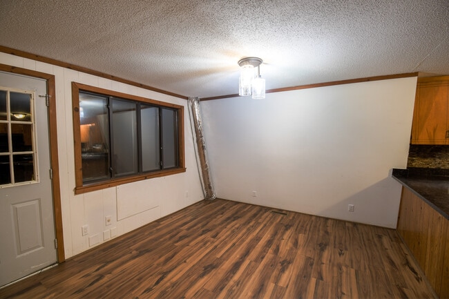 Building Photo - 44 Glen Torr