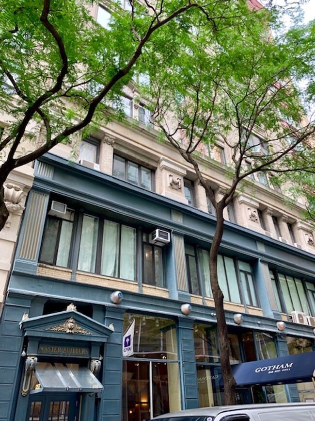 Building Photo - 12 E 12th St