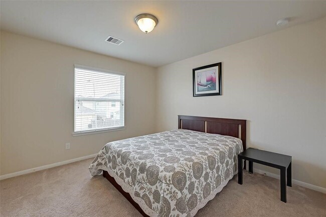 Building Photo - 7215 Pavilion Dr