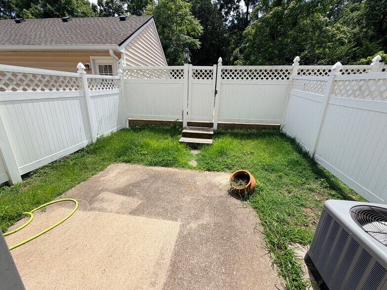 Building Photo - 7031 Sunnywood Dr