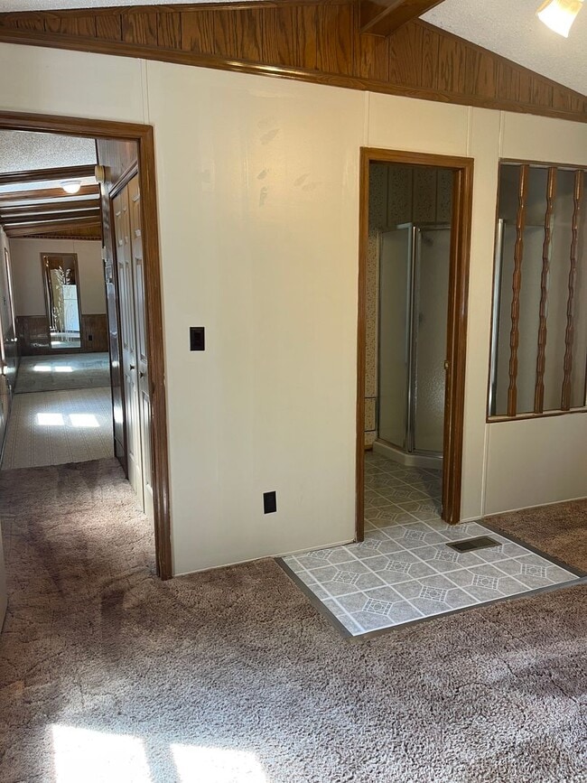 Building Photo - Available 8/6