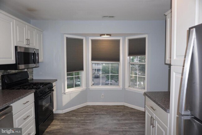 Building Photo - 112 Biscayne Ct