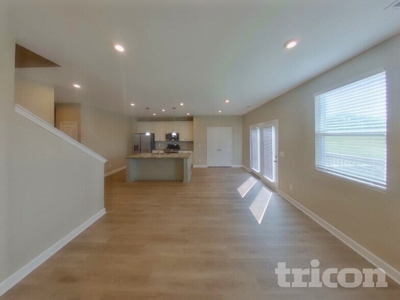 Building Photo - 105 Davenport Dr