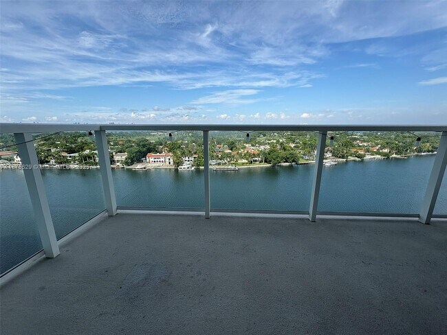 Building Photo - 5750 Collins Ave