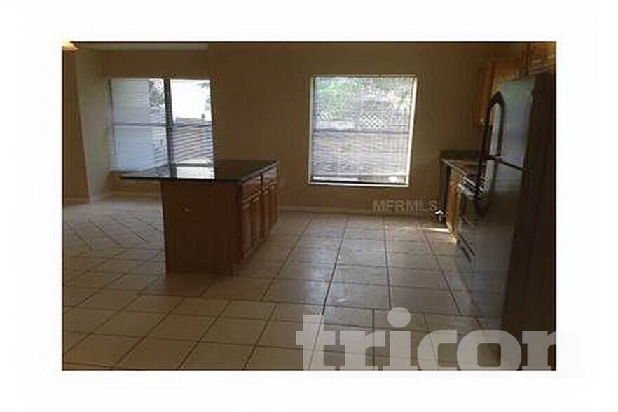 Building Photo - 925 Sandywood Dr