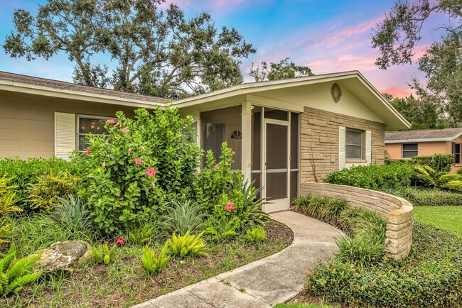 Building Photo - 2723 Gulf Gate Dr