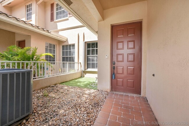 Building Photo - 3505 Lakeside Dr