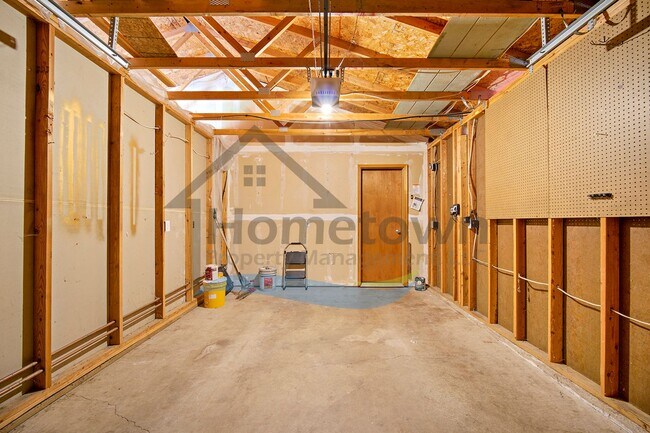 Building Photo - 1018 W Mill Ave