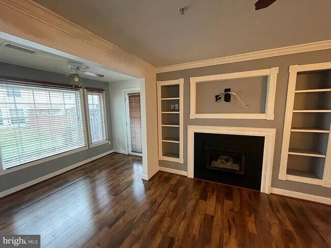 Building Photo - 8303 Bluebird Way