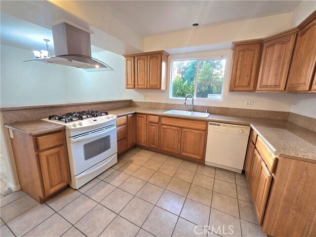 Building Photo - 410 E Arrow Hwy