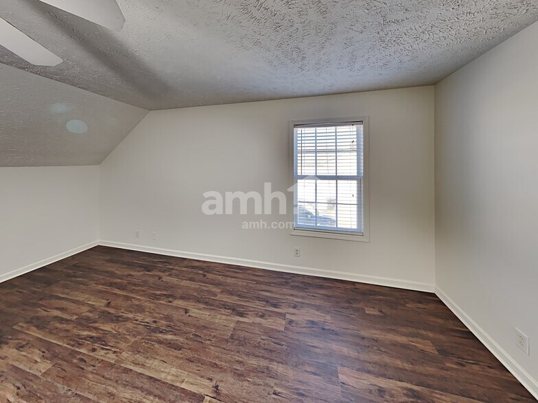 Building Photo - 1821 Saint Andrews Dr