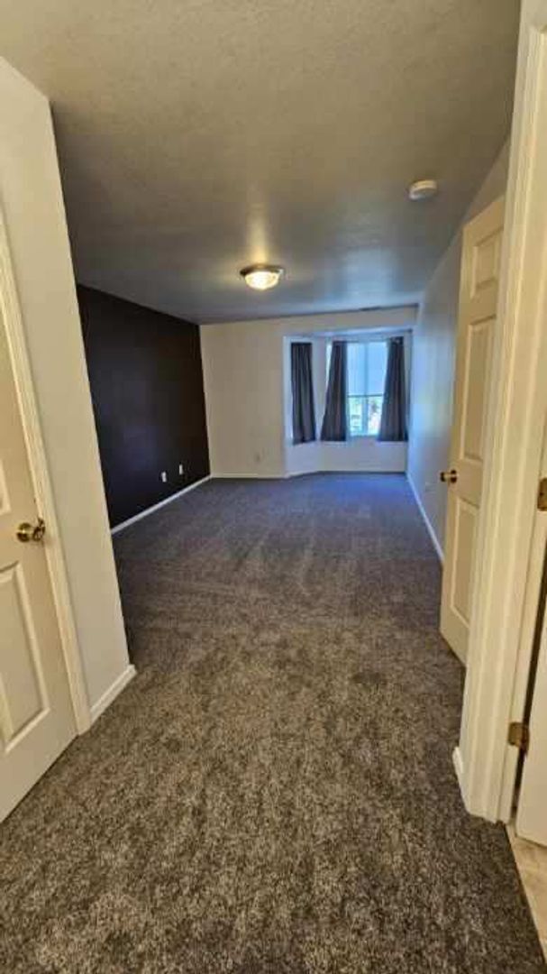 Building Photo - 3 Bedroom 2 Bathroom Bozeman Condo