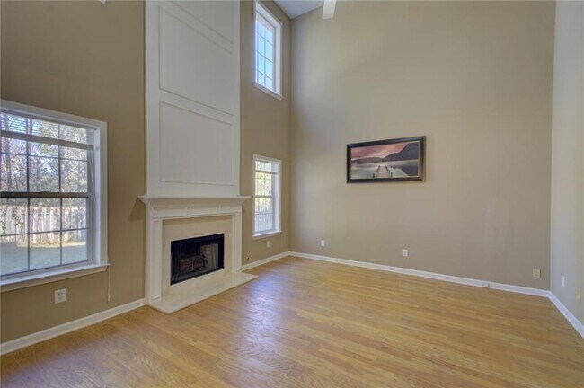 Building Photo - 2820 Northcliff Dr