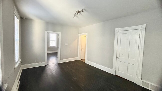 Building Photo - 1207 E Kane Pl