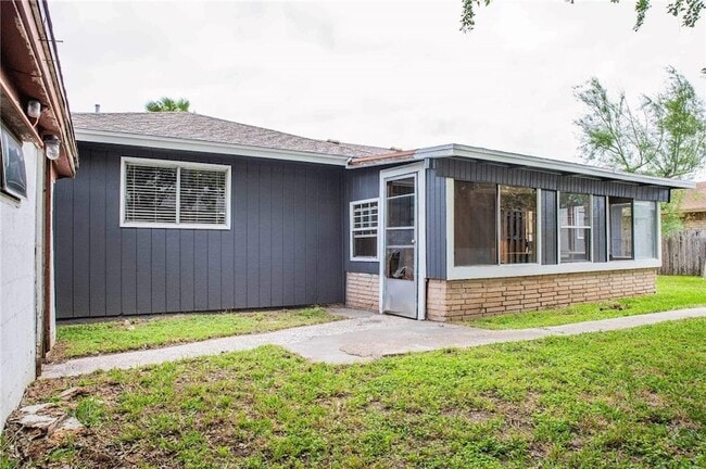 Building Photo - 9563 Goldfinch Cir