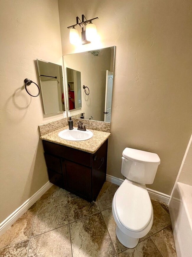 Building Photo - Elegant 3 Bedroom, 2 bathroom Home in Legacy Ranch Neighborhood in Central Kingman!