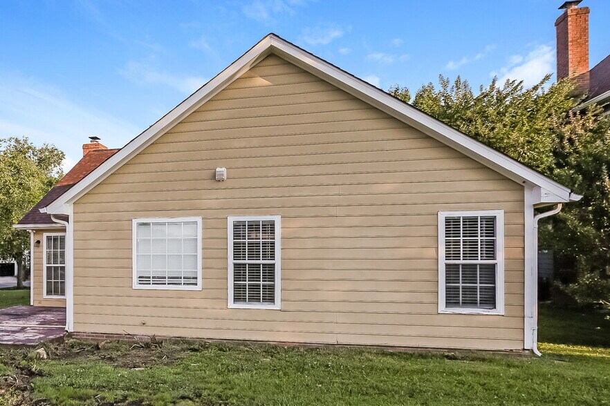 Building Photo - 3106 Fairington Dr