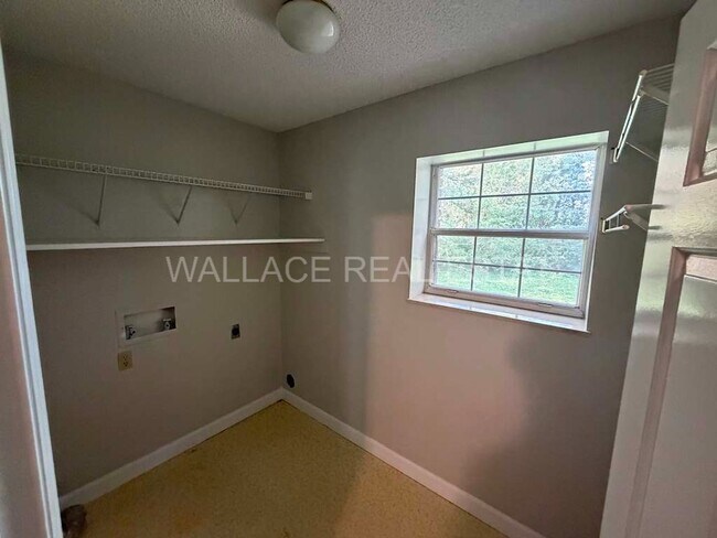 Building Photo - NEW RENTAL RATE...FARRAGUT LIVING OFFERING 4 BEDROOMS AND 3.5 BATHS WITH NICE SUN PORCH