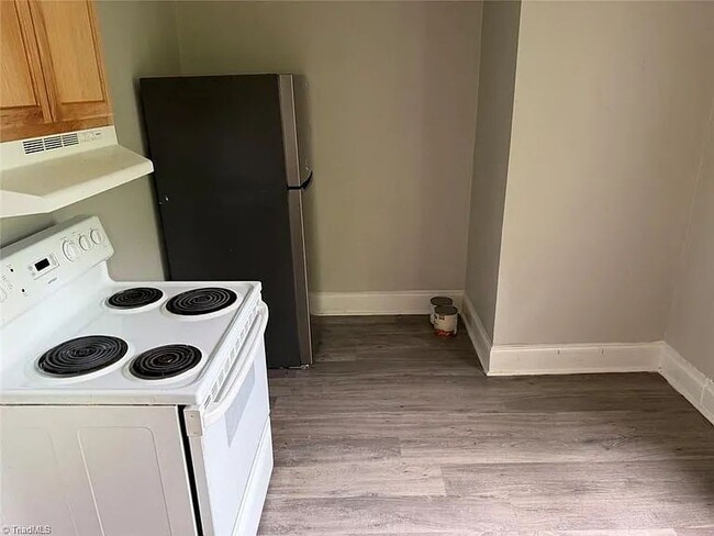 Building Photo - Charming 3 BD / 1.5 BA Home with Finished Basement