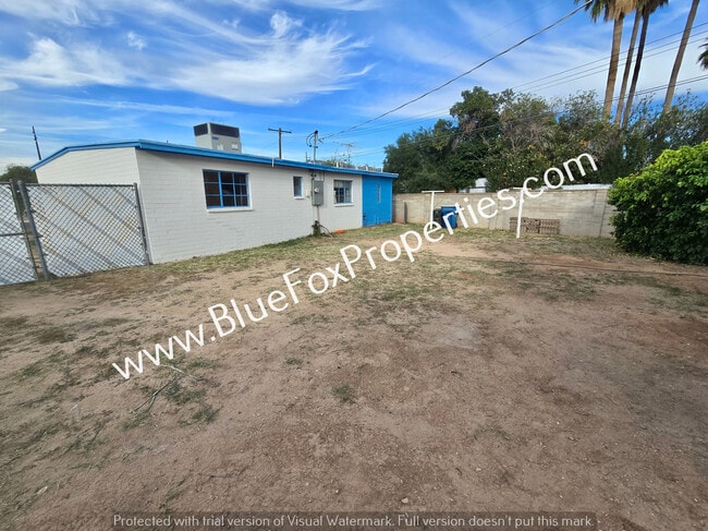 Building Photo - 3240 E Halcyon Pl