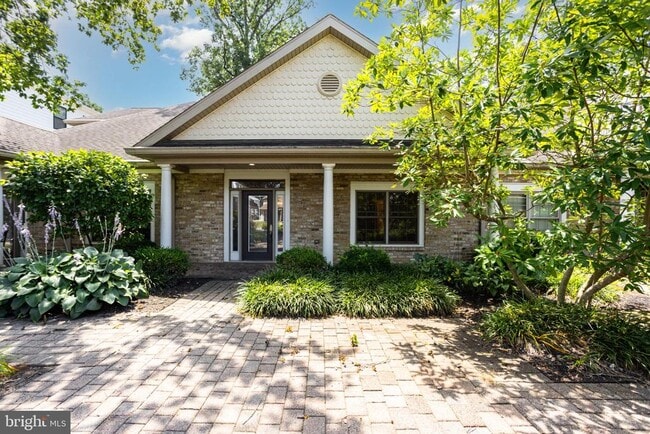 Building Photo - 163 High Pointe Dr