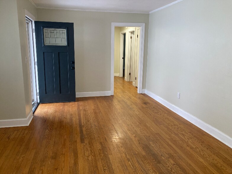 Building Photo - 222 Bank Dr