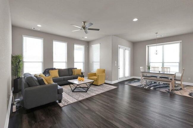 Building Photo - 17052 Easter Lily Dr