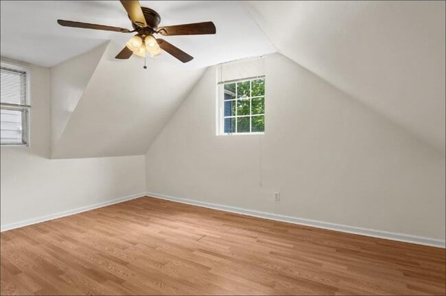 Building Photo - 153 Little St SE