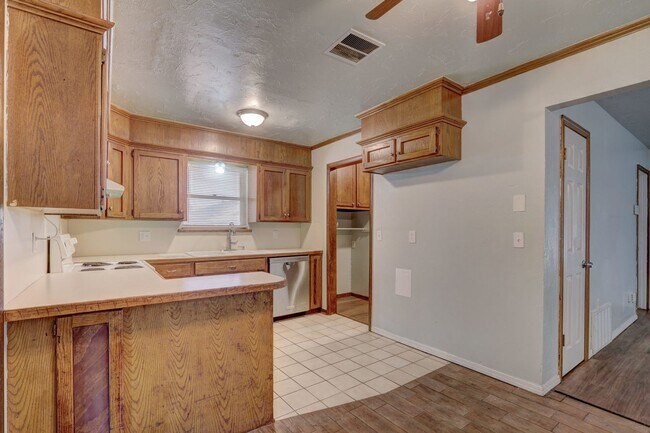 Building Photo - 3 Bed 2 Bath in Del City- Judy Dr is back!