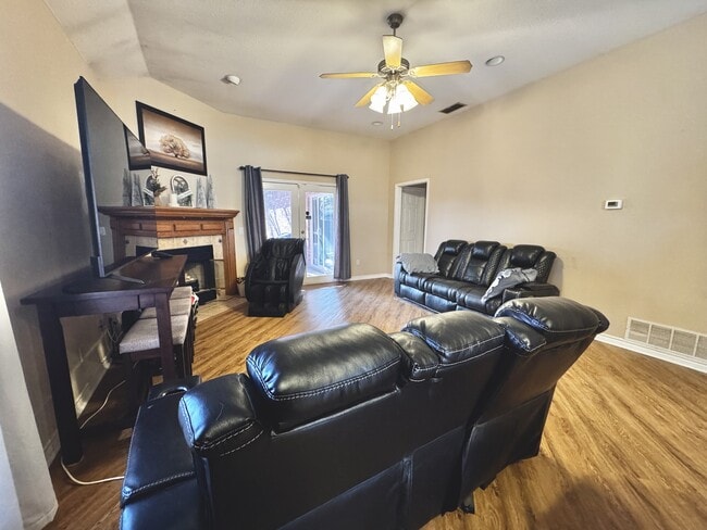 Building Photo - 5400 Flo Dr