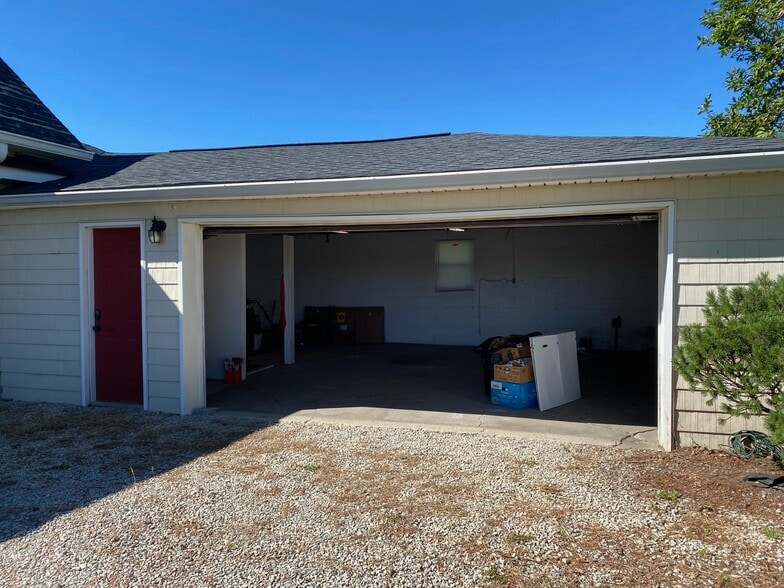2-Car attached Garage - 18111 Grassy Branch Rd